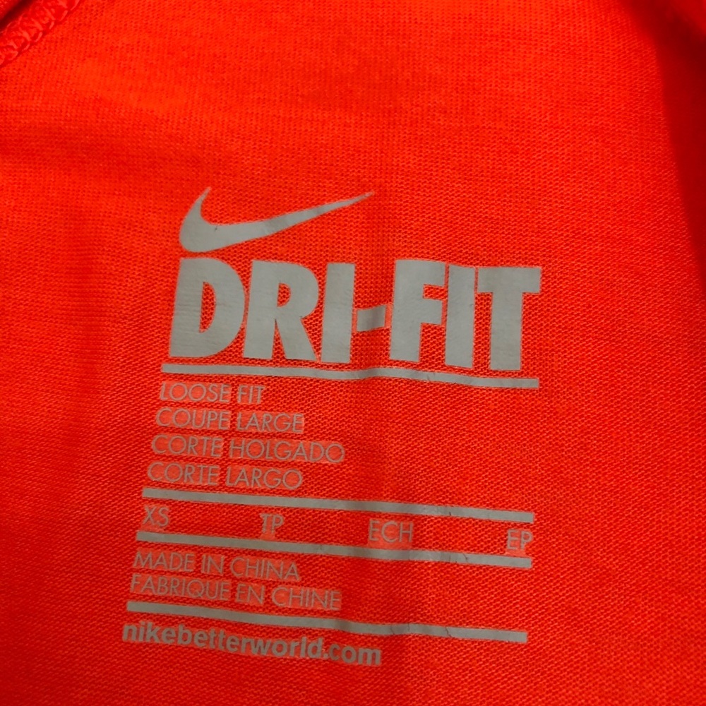 2 Nike XS workout tops - Picture 5 of 5